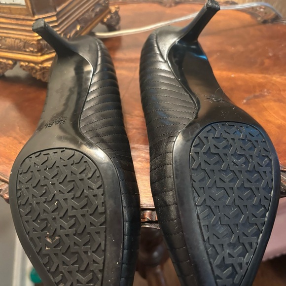 Karl Lagerfeld Black heels( (Rosette) size 8 @2in heels - Picture 3 of 7